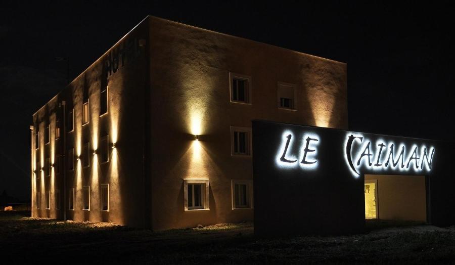 Hotel Caiman Pierrelatte ภายนอก รูปภาพ