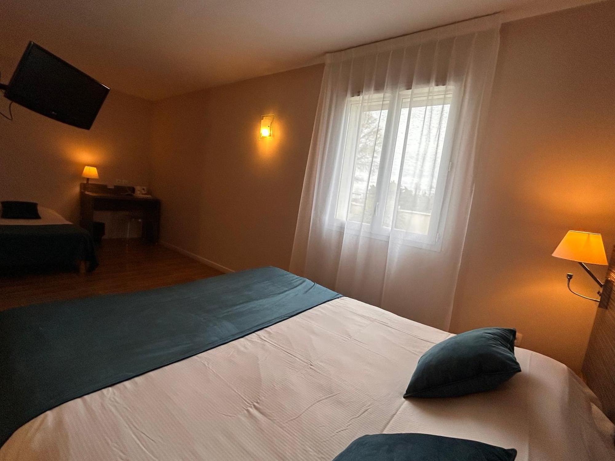 Hotel Caiman Pierrelatte ภายนอก รูปภาพ